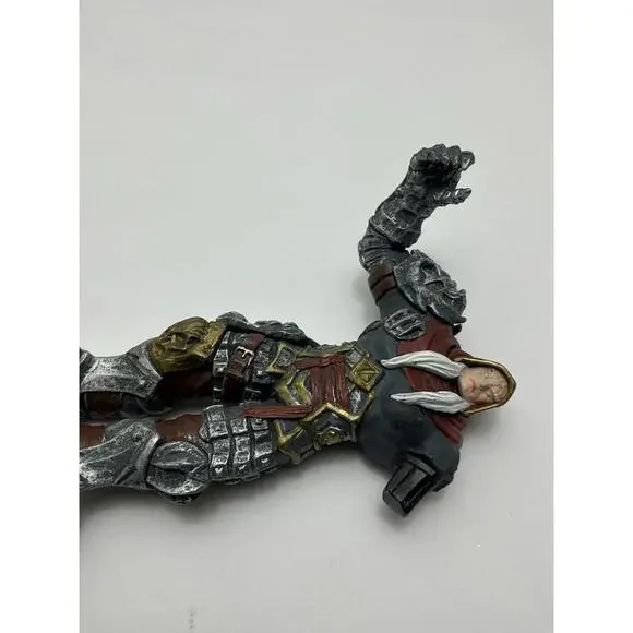 THQ Darksiders War Horseman of the Apocalypse Action Figure {for Parts) No Arm - Picture 4 of 5